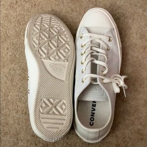 Cream leather converse tennis shoes